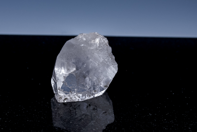 ヒマラヤ水晶　ラパ産水晶ポイント　ガネーシュヒマール　レインボー水晶