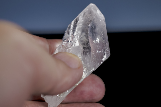 ヒマラヤ水晶　ラパ産水晶ポイント　ガネーシュヒマール プチカテドラル・レインボー水晶