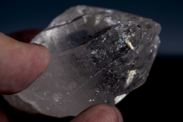 ヒマラヤ水晶　ラパ産水晶ポイント　ガネーシュヒマール プチカテドラル・レインボー水晶