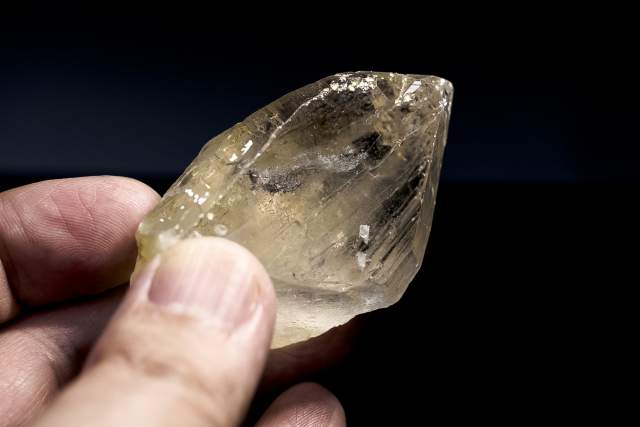 ヒマラヤ水晶　ラパ産水晶ポイント　ガネーシュヒマール　ゴールデンヒーラー水晶