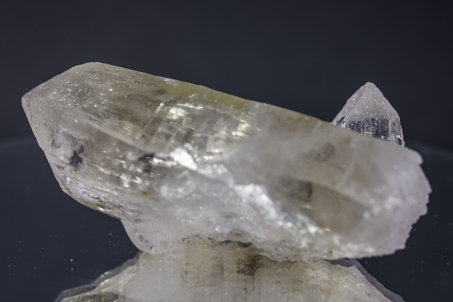 ヒマラヤ水晶　ラパ産水晶ポイント　ガネーシュヒマール スモーキー・レインボー水晶